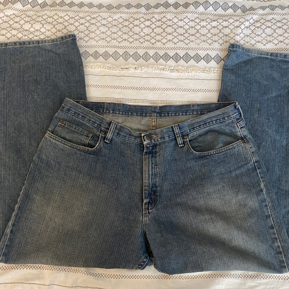 Men’s Relaxed, Straight fit Wrangler jeans